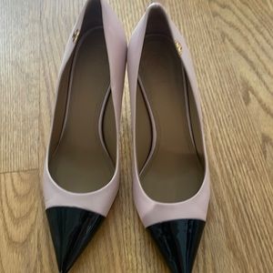 Black and pink leather dress heels tory burch